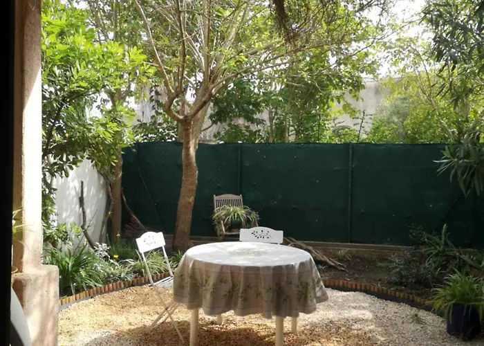 Grand Studio Avec Jardin A Saint-Aygulf